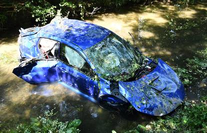 Misterij kod Požege:  Još traže vozača koji je autom sletio u rijeku i ostavio suputnika...