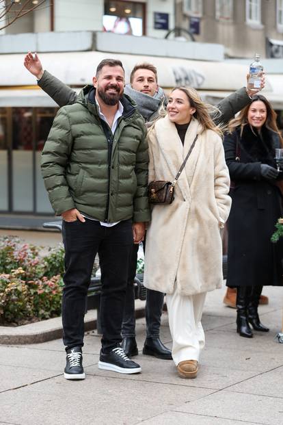 FOTO Brojni poznati prošetali na Badnjak centrom Zagreba: Iva Todorić, Habijan, Uršula Tolj...