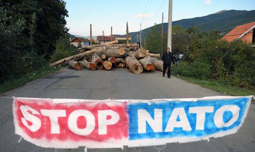 Srbi i dalje provociraju KFOR, ne žele još ukloniti barikade