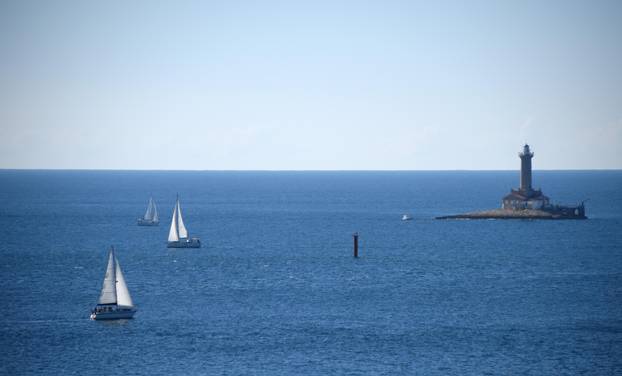 Rt Kamenjak: Sunce je privuklo mnoge, a neki su se i okupali