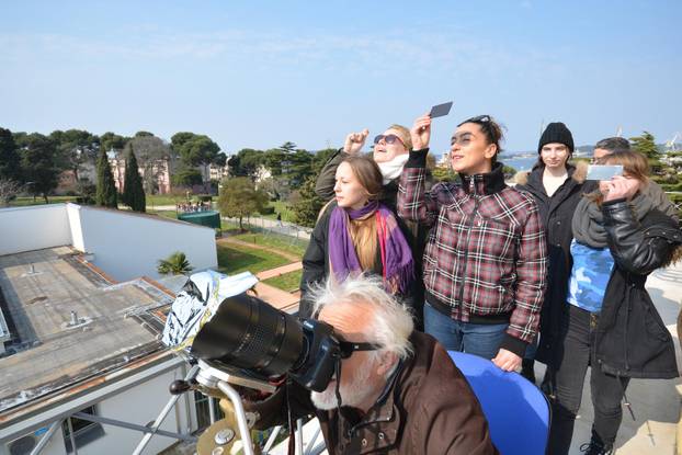 Pula: Astronomsko društvo Istra organiziralo promatranje djelomi?ne pomr?ine Sunca 