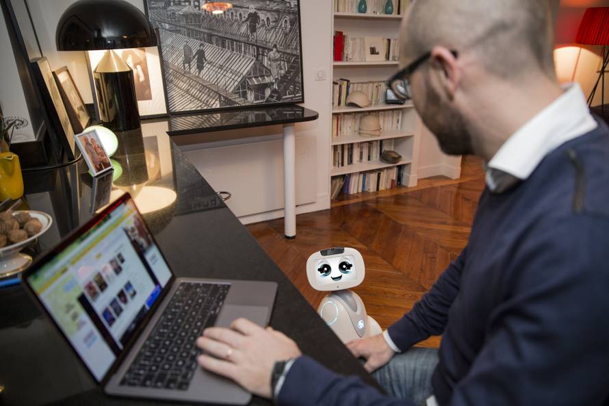 Buddy čuva kuću, budi vas, zna hoće li kišiti i igra se s djecom