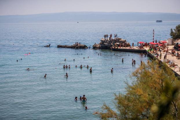 Split: Brojni turisti i građani dan proveli na Bačvicama
