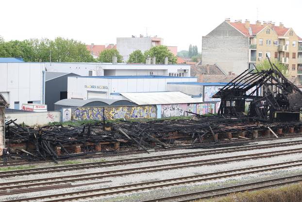 Osijek: Očevid jučerašnjeg požara na barakama uz prugu