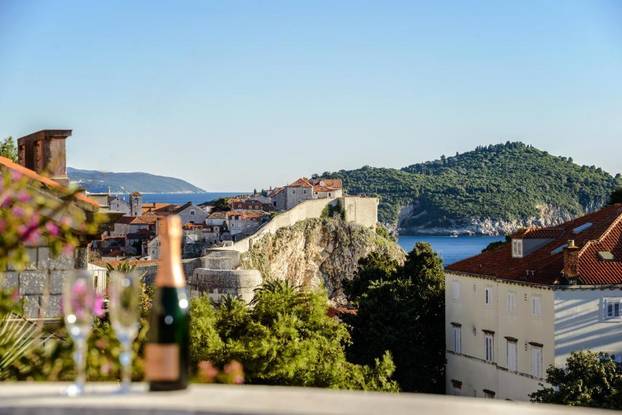 FOTO Dubrovačka vila kao da je rađena za kraljevsku obitelj: Može se iznajmiti za ljetovanje!