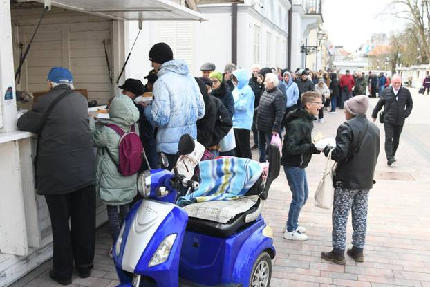 Bjelovar: Na Veliki petak građanima podijeljeno oko 1.000 porcija ribica