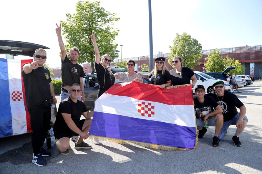 Zaprešić: Navijači se okupljaju uoči koncerta Marka Perkovića Thompsona