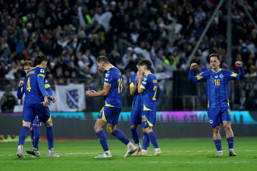 Zenica: Slavlje igrača Bosne i Hercegovine nakon što su svladali Italiju jedanaestercima