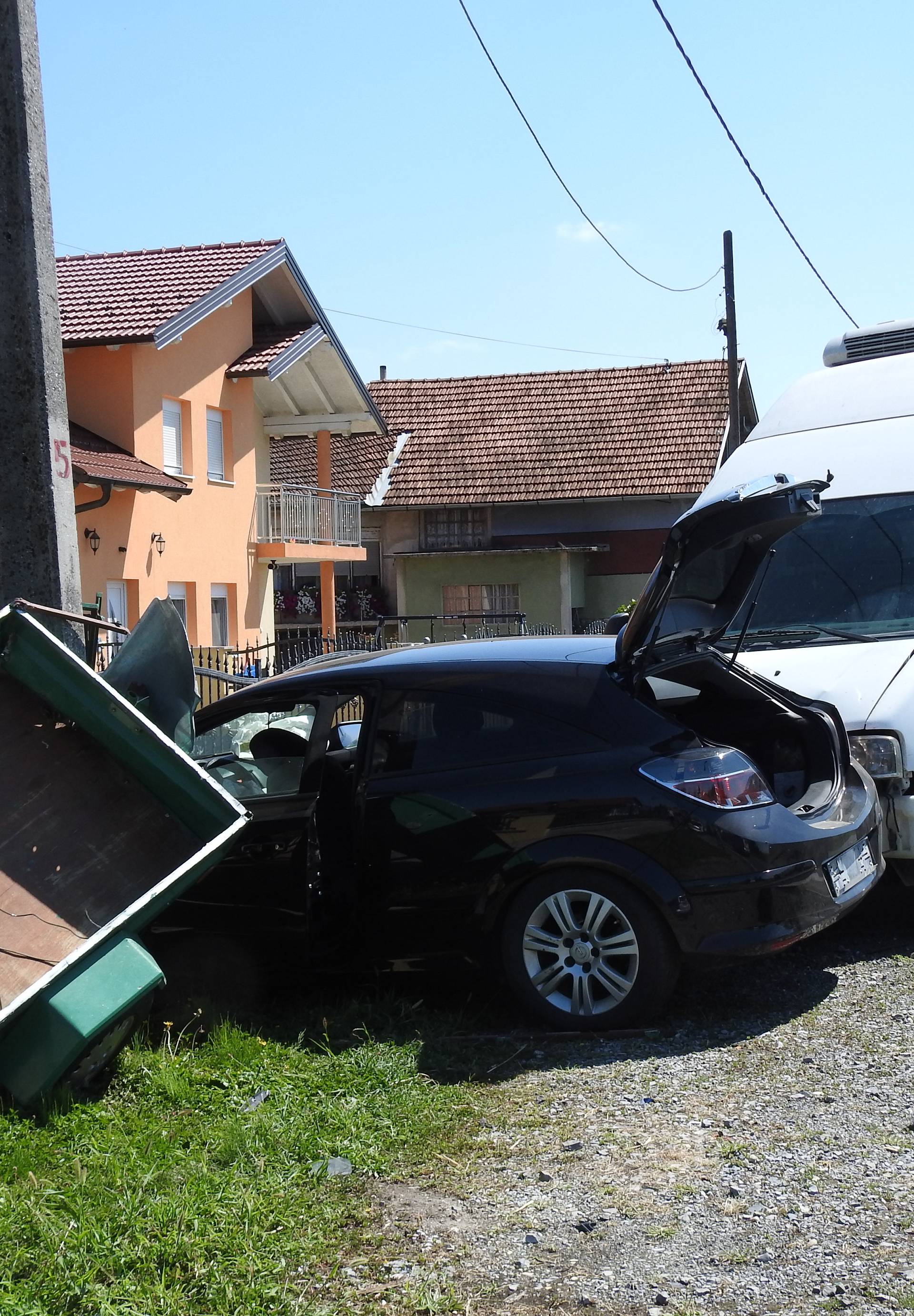 Kod Bjelovara se sudarilo više vozila, dvoje ljudi je u bolnici