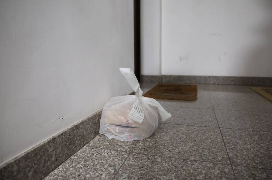 Zagreb: Policija došla privesti HDZ-ovku Teu Franić, ona se zaključala u stan i ne izlazi