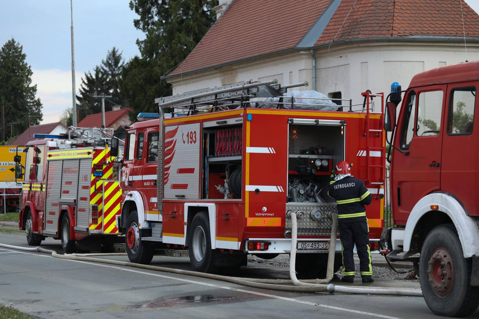 Veliki požar izbio u tvornici stolarije i drvne prerade u Valpovu