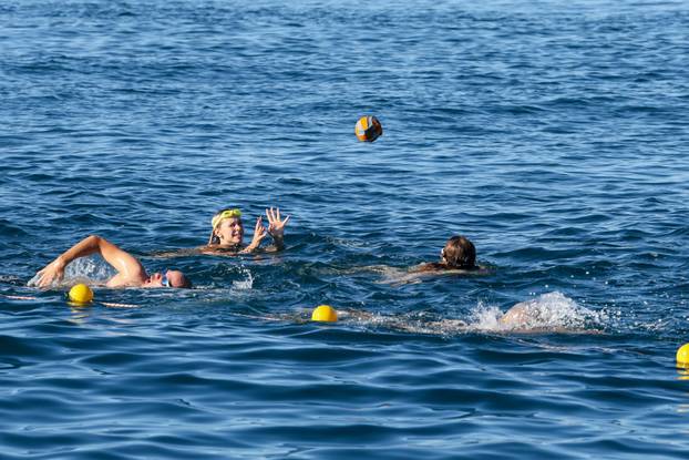 Održana plivačka manifestacija Porečki delfin