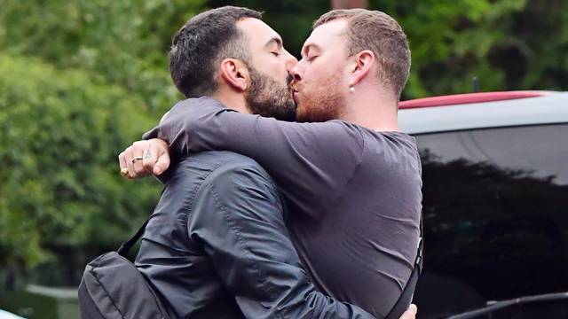 *PREMIUM-EXCLUSIVE* MUST CALL FOR PRICING BEFORE USAGE - Oscar-winning singer Sam Smith is simply smitten putting on an amorous, passionate display with his new boyfriend Francois Rocci out in North London.*PICTURES TAKEN ON 25/08/2020*