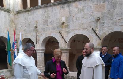 Predsjednica obišla Sveti Petar u Šumi, dobila košaru kobasica