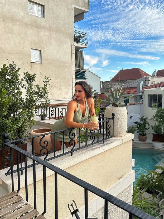 FOTO 'Savršena' Mia ukrala je show na partyju u Makarskoj