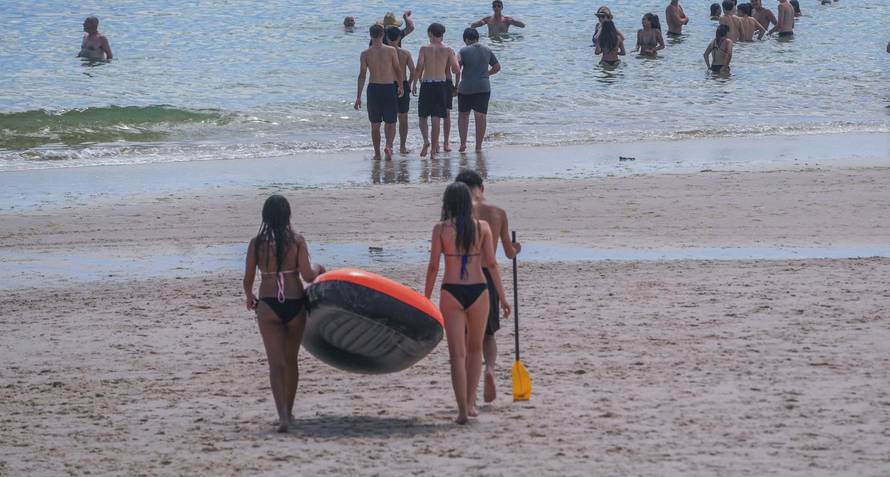 Severe heatwave in Adelaide, Henley Beach, South Australia, Australia - 08 Jan 2026