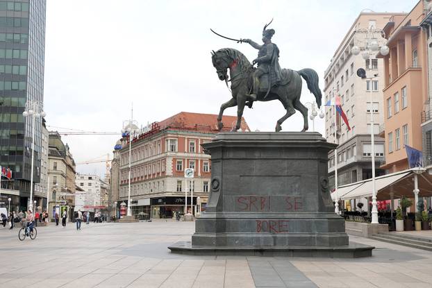 Zagreb: Na spomeniku banu Jelačiću osvanuo natpis "Srbi se bore, a mi?"