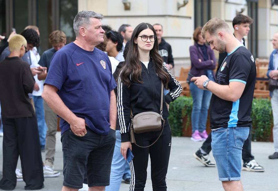 Berlin: Pored Fan zone blizu Brandenburških vrata počeli su se okupljati hrvatski navijači