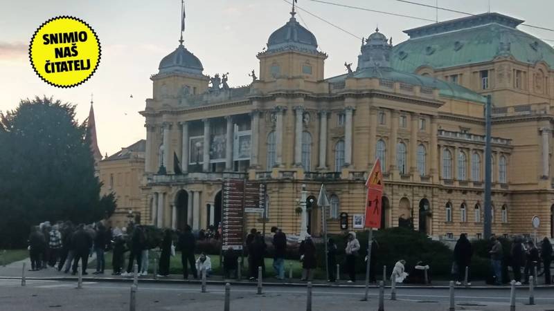 Pogledajte ogroman red ispred HNK od ranog jutra! Svi žele na Orašara: 'Donijeli su si stolice'