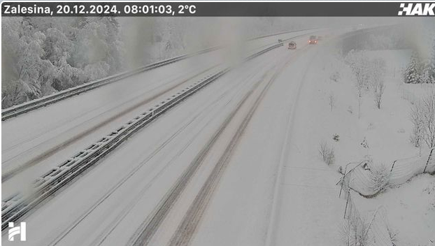 FOTO Ovako izgledaju autoceste jutros, sve pod snijegom. Nema pravca za kamione prema Istri