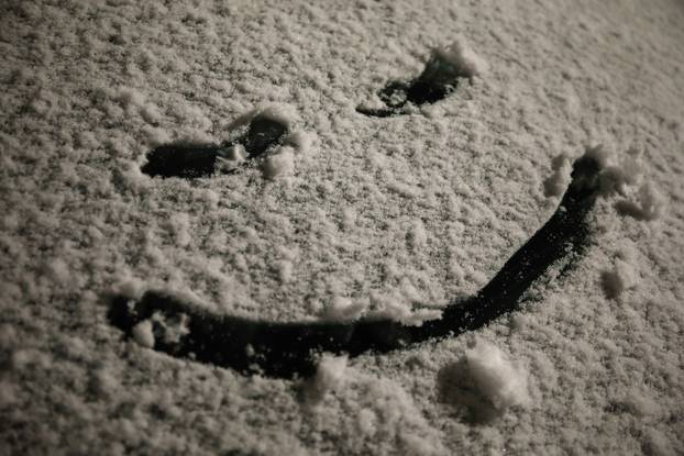 Jak snijeg počeo je padati u večernjim satima u Zagrebu