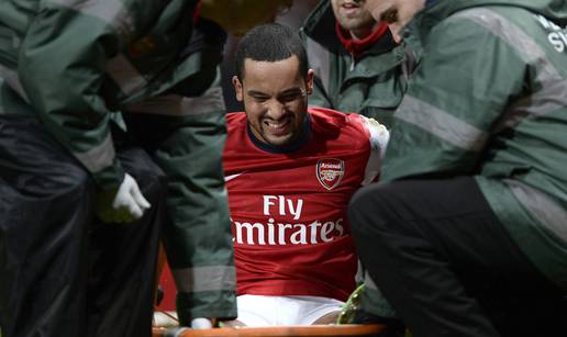 Udarac za Arsenal i Englesku: Walcott pauzira šest mjeseci!