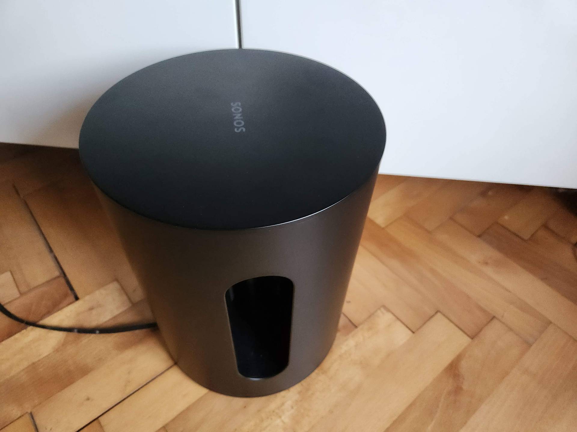 Moćan bas u mini pakiranju: Isprobali smo Sonos Sub mini