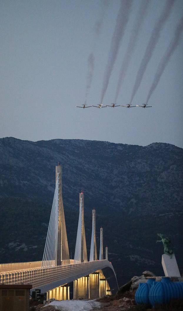 Krila oluje iznad Pelješkog mosta