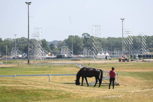 Zagreb: Radovi na izgradnji pozornice za koncert Marka Perkovića Thompsona