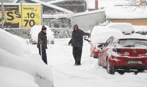 Sti&zcaron;u deblji minusi, pola dr&zcaron;ave pod zimskim uvjetima. Znate li &scaron;to sve ide u zimsku opremu?
