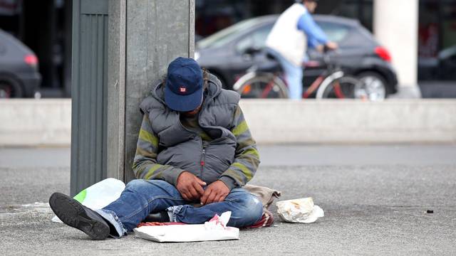 U Hrvatskoj se ne zna točan broj beskućnika, jako malo ljudi spremno im je aktivno pomoći