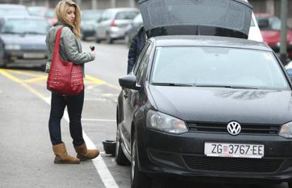 Skuterom razbio retrovizor na autu Brune Sanader i 'zbrisao'