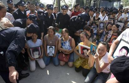 Kineska policija  spriječila prosvjed roditelja žrtava