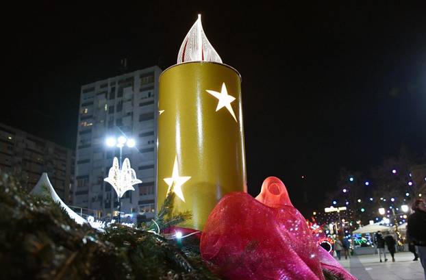 FOTO Čarolija Adventa: Diljem Hrvatske zablistali su gradovi, pogledajte prekrasnu atmosferu