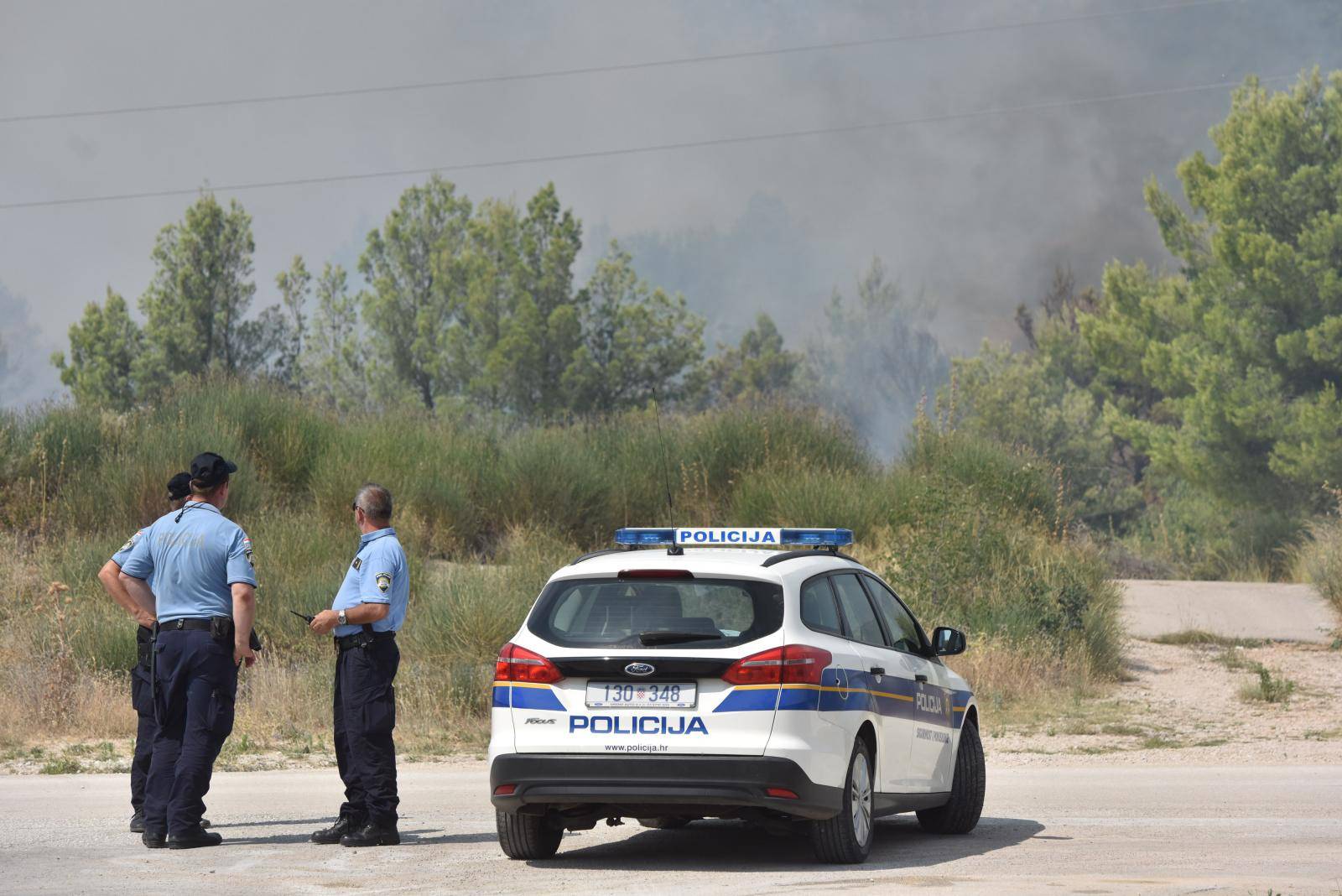 Besana noć pred vatrogascima: Počeli su evakuirati stanovnike