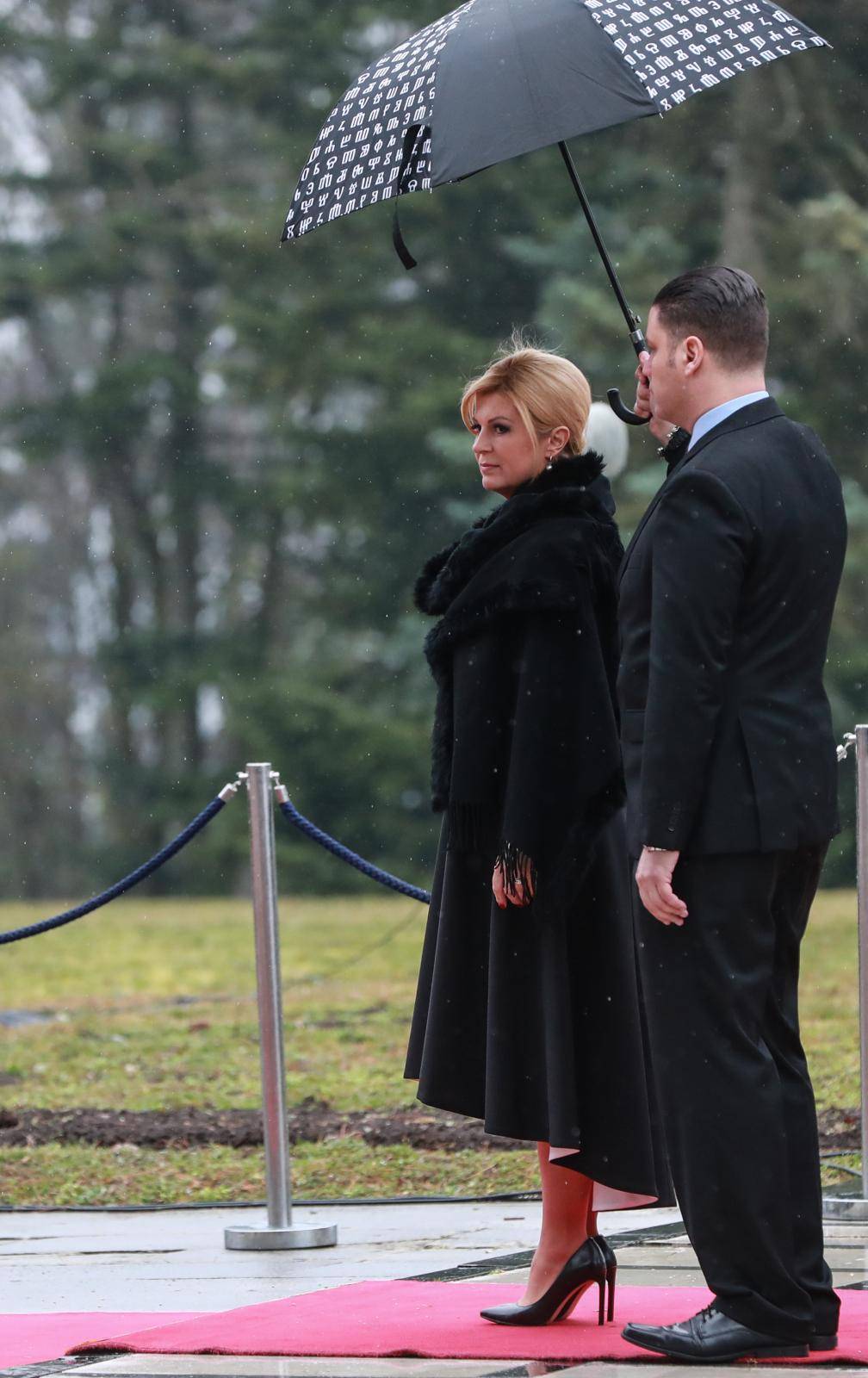 Kolinda i prva dama pogodile s haljinama, Zoki stavio kremicu