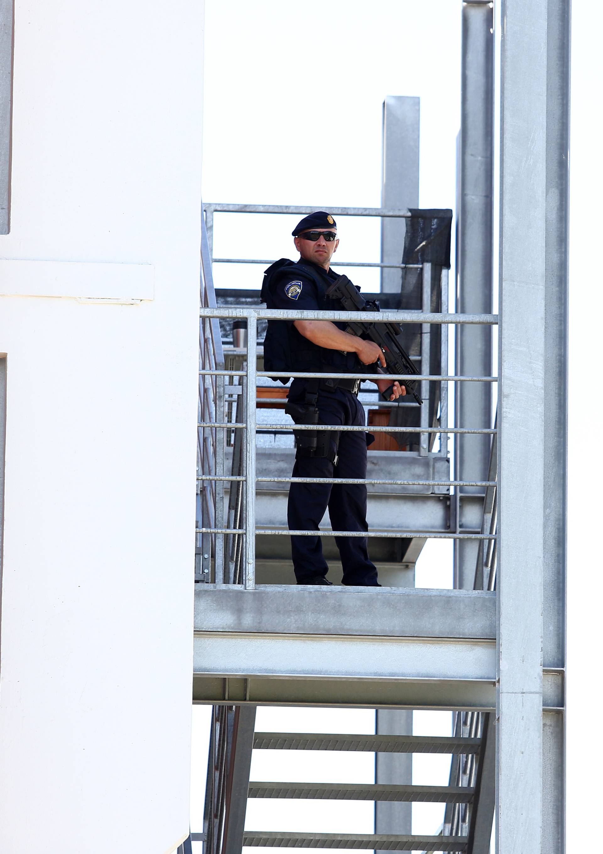 Policija s dugim cijevima čuva navodnog Mossadovog agenta