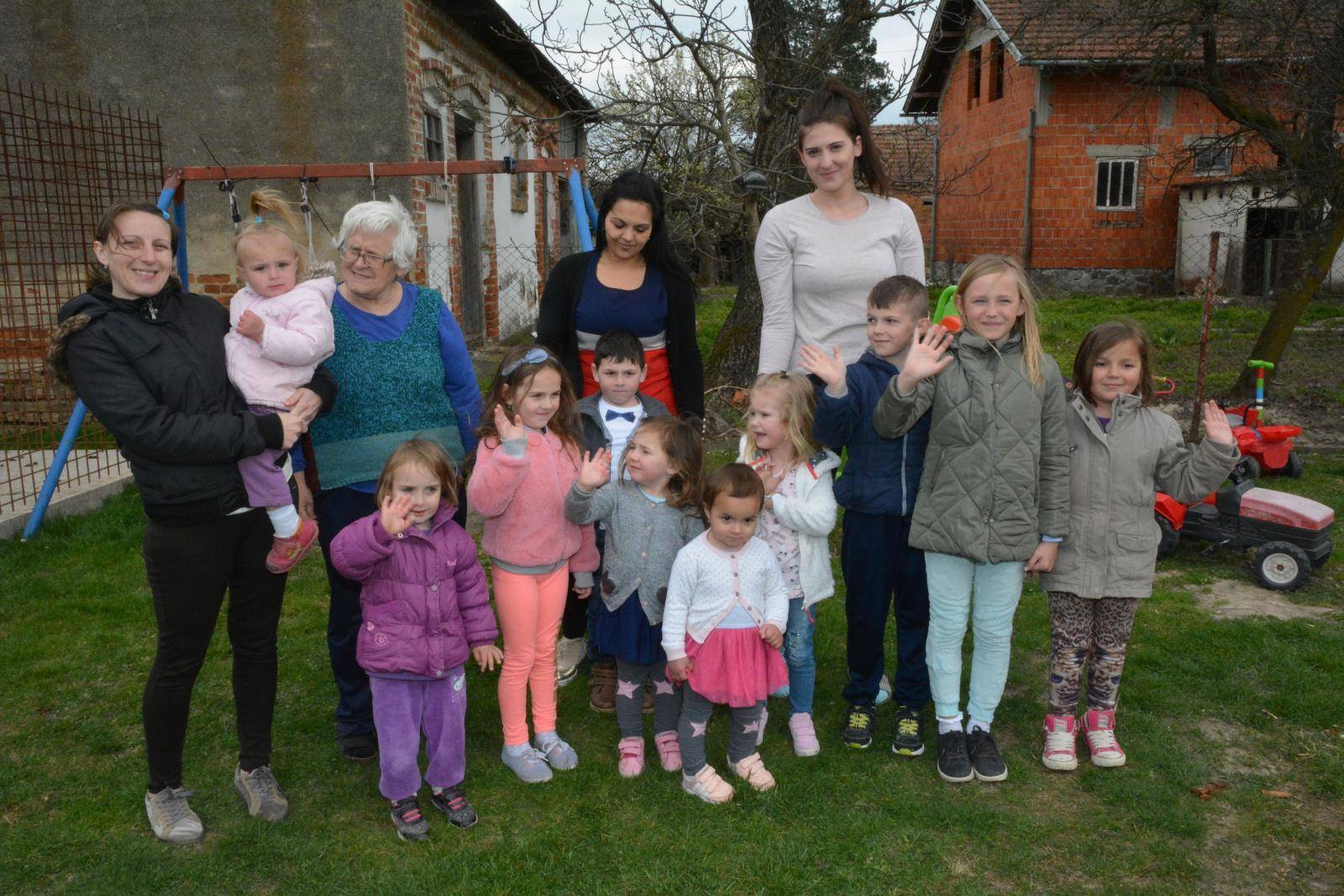 U krugu od 500 metara živi 20 djece: 'Selo nam je na dudi...'