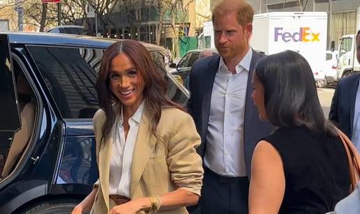 VIDEO Harry pružio ruku prema Meghan, ona ga nije primjetila: 'Ona uvijek vodi glavnu riječ'