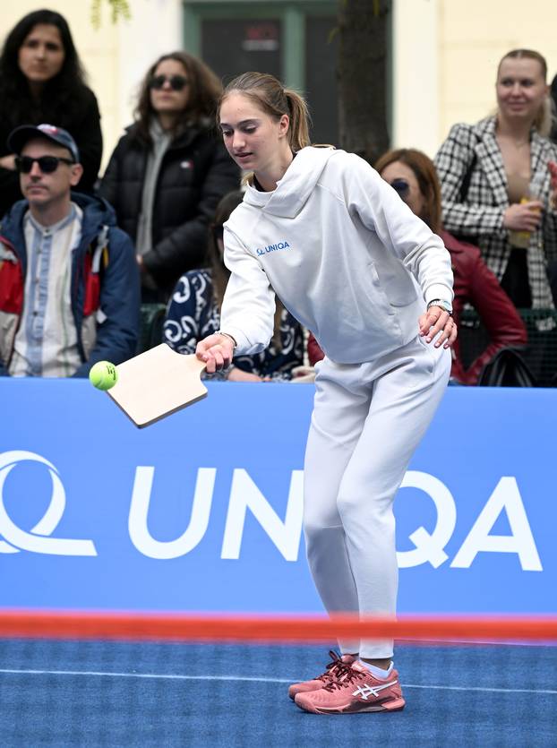 Zagreb: Goran Ivanišević odigrao je egzibicijski meč s mladom teniskom zvijezdom Lunom Vujović povodom predstavljanja zaklade UNIQUA SEE Future