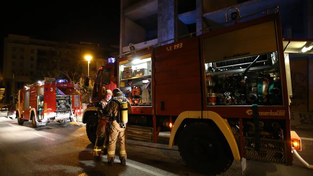 Planula privatna kuća u Splitu: Požar je gasilo 20 vatrogasaca