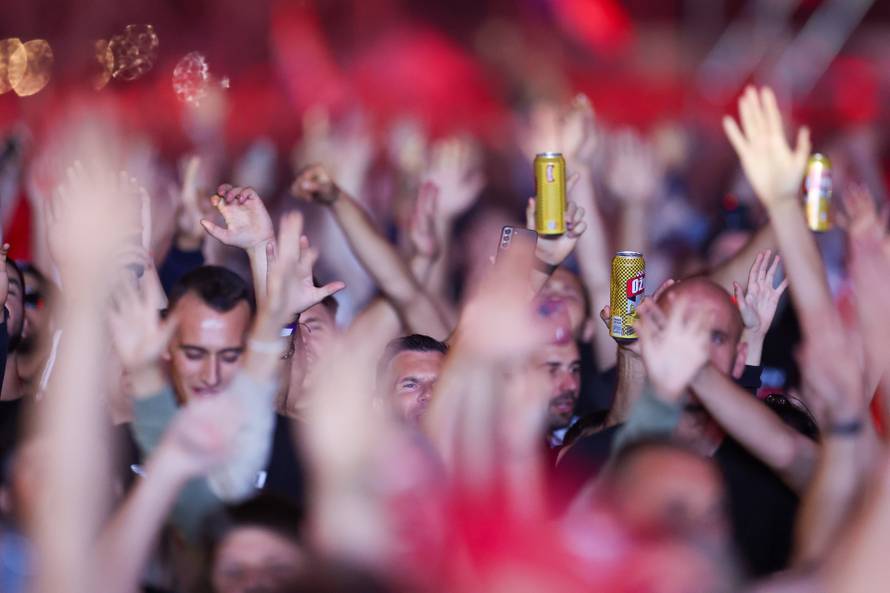 Obožavatelji na velikom koncertu Marka Perkovića Thompsona u Sinju