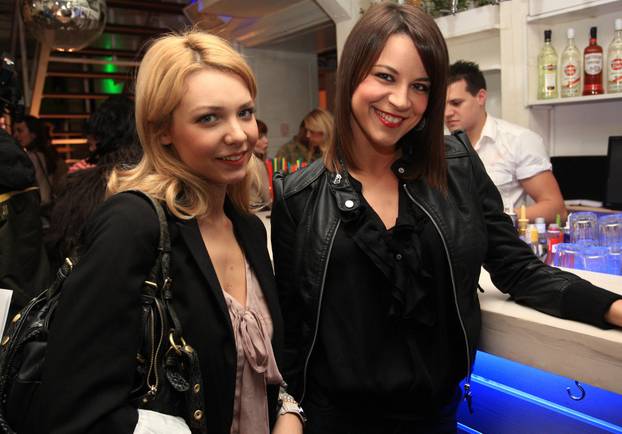 Zagreb: Izložba ekskluzivnih fotografija iz kalendara za 2011. tvrtke Maybelline NY