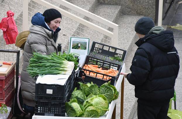 Bogata ponuda na gradskoj tržnici u Sisku