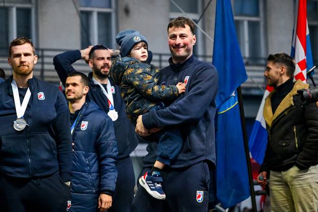 Zagreb: Marko Perković Thompson nastupio na svečanom dočeku hrvatske rukometne reprezentacije