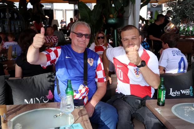 Split: Navijači hrvatske reprezetacije na Rivi