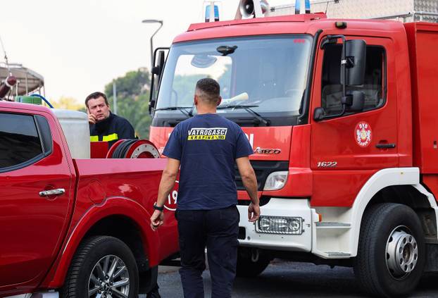 Vatrogasci cijelu noć gasili požar kod Omiša
