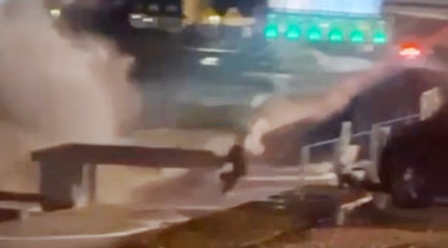 VIDEO Ovo je trenutak u kojem je tinejdžerica skoro stradala: 'Htjela je selfie usred oluje!'