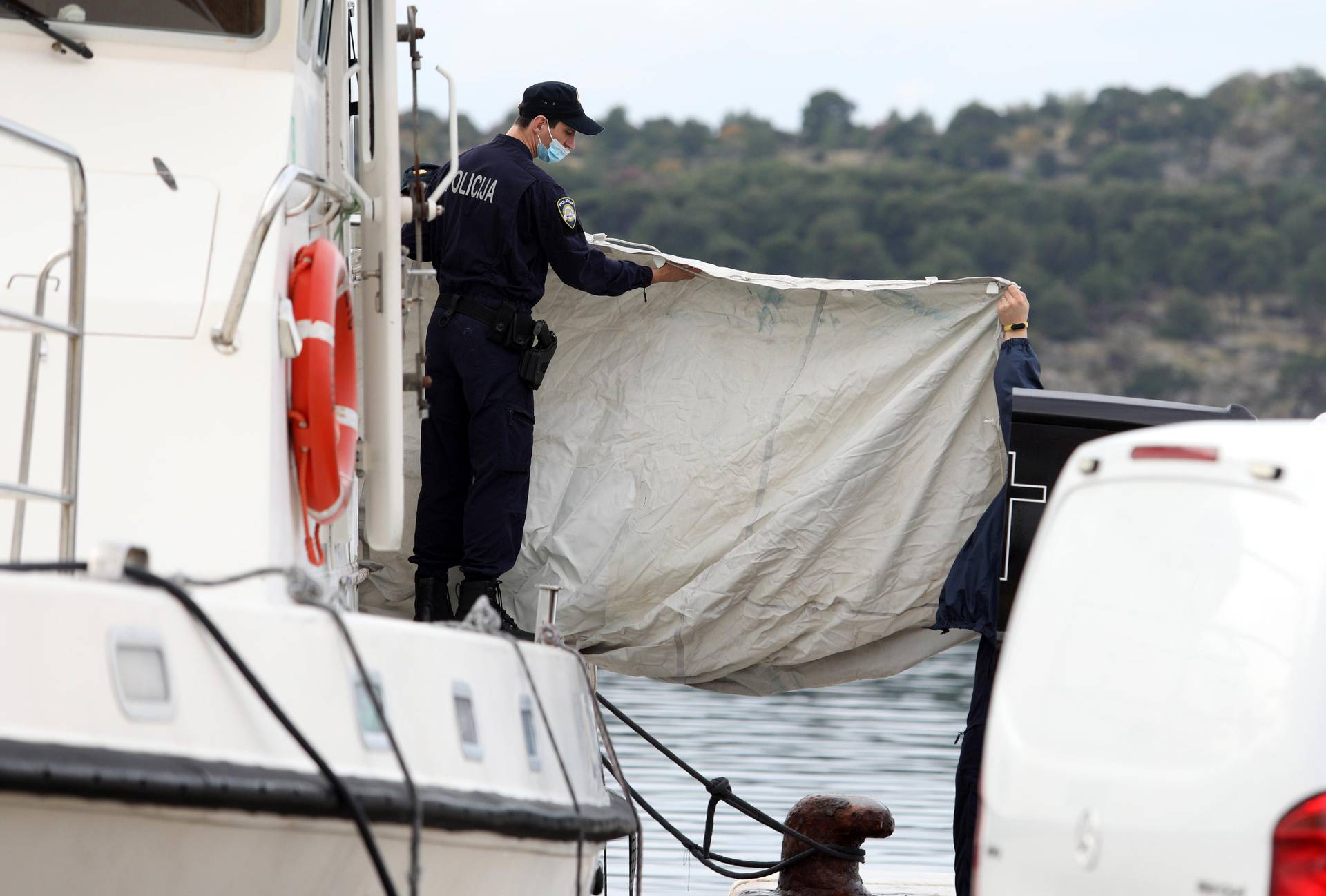 Tragedija u Šibeniku: Muškarca (61) ubio grom dok je bio na brodici, drugi završio u bolnici
