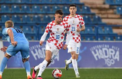 'Mladi vatreni' bili nadomak velike pobjede protiv Grčke! Promašili zicer pa primili gol...